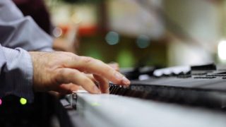 ピアノのための指筋トレってあるの?指を鍛えて独立させるトレーニングとともに解説