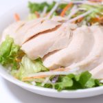 筋トレする人はコンビニで迷わずサラダチキンを選ぶ!効果と食べるタイミングを解説!